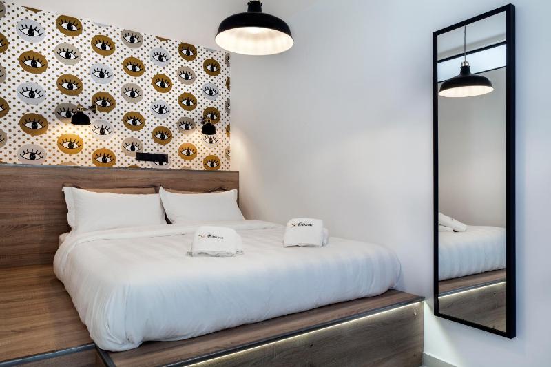 Deluxe Suite with Terrace image 4