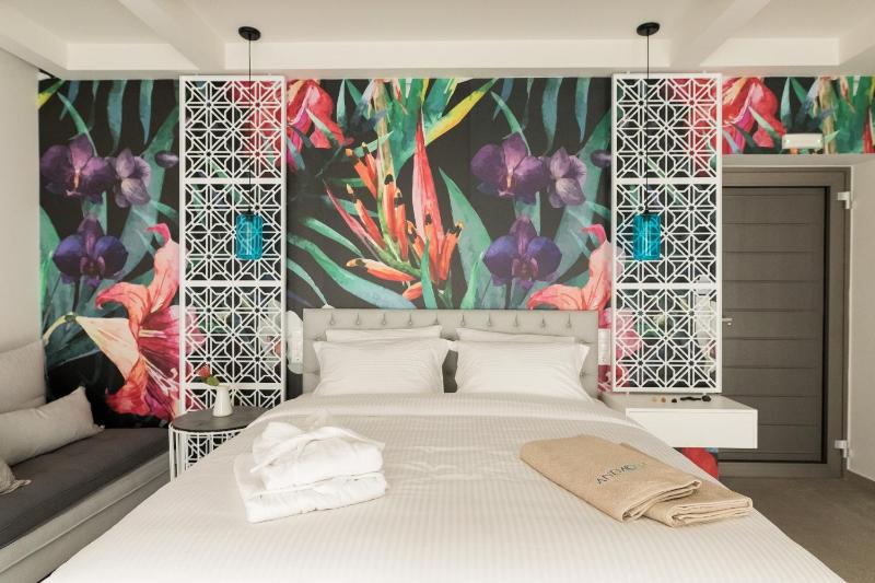 Deluxe Double Room with Balcony image 3