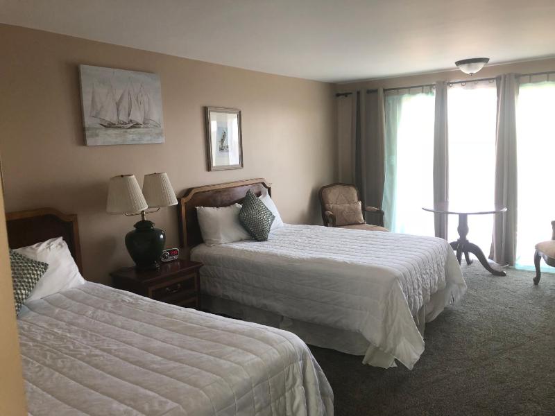 Deluxe Double Room with Sea View image 2
