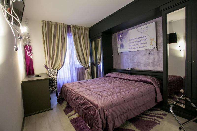 Classic Double Room image 1