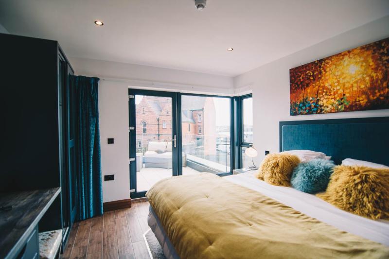 Junior Suite with Balcony image 3