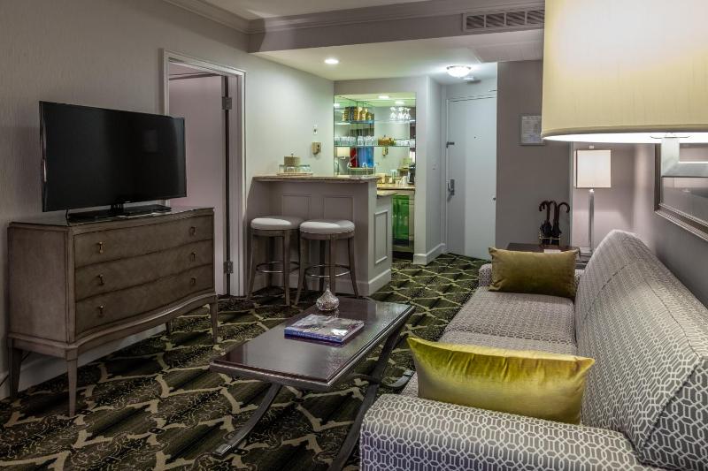 One-Bedroom Suite image 2