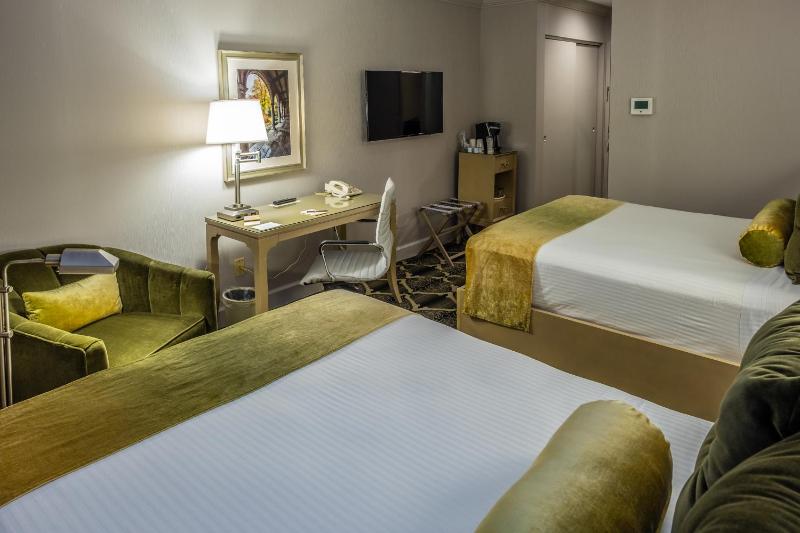 Double Room with Two Double Beds image 3