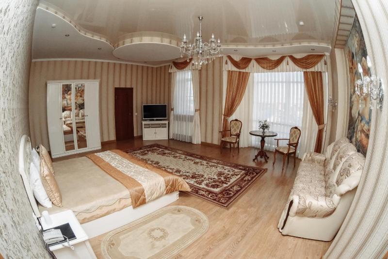 Deluxe Double Room with Extra Bed image 3