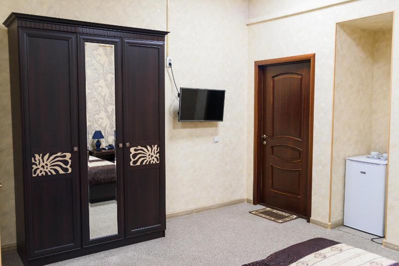 Deluxe Double Room with Extra Bed image 4