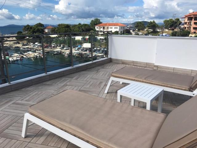 Deluxe Double Room with Sea View image 2