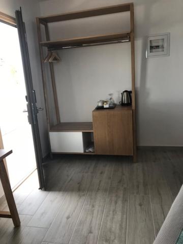 Deluxe Double Room with Sea View image 3