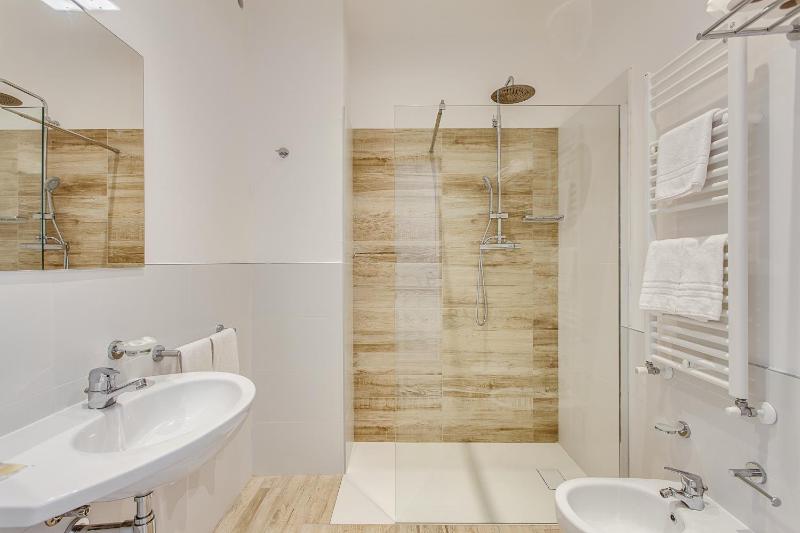 Suite with Balcony image 3