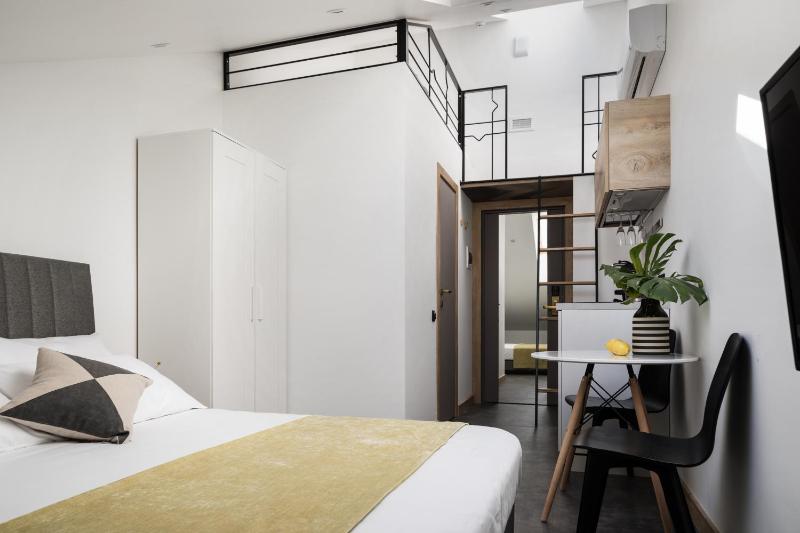 Studio - Attic image 2