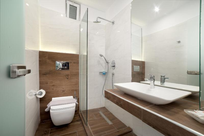 Deluxe Family Room image 2