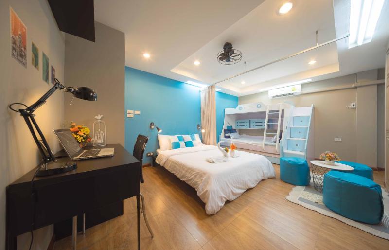 Family Room image 1