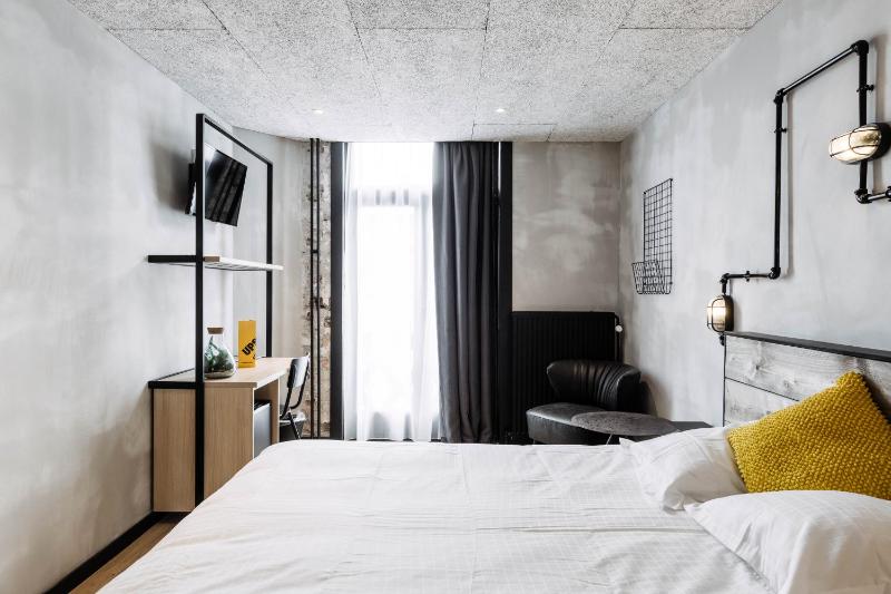Upstairs Hotel - image 21