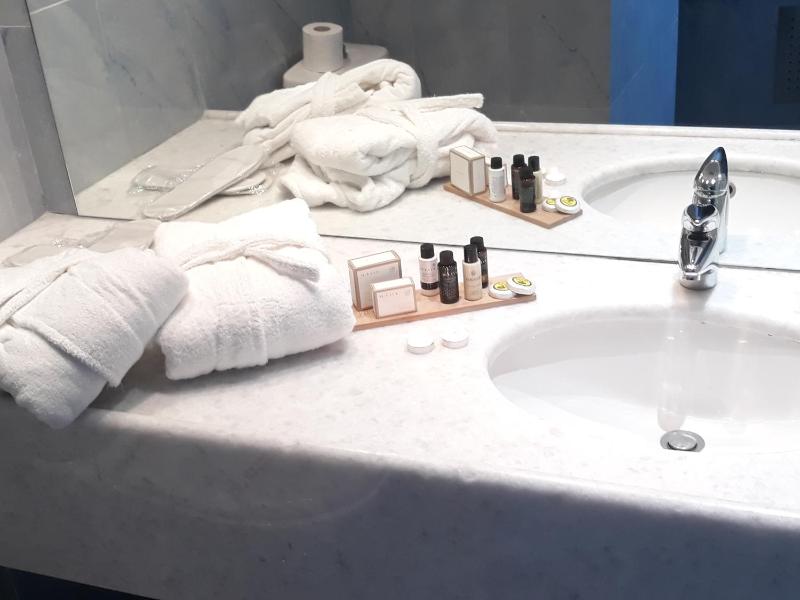 Family Room with Garden View image 4