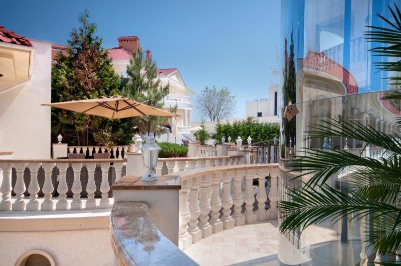 Suite with Terrace and Pool View image 3