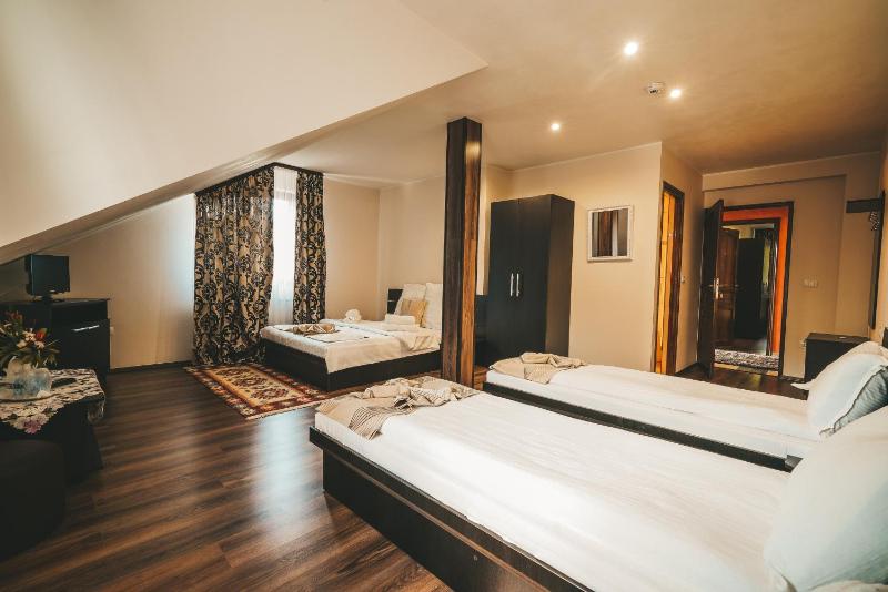 Quadruple Room with Shower image 4