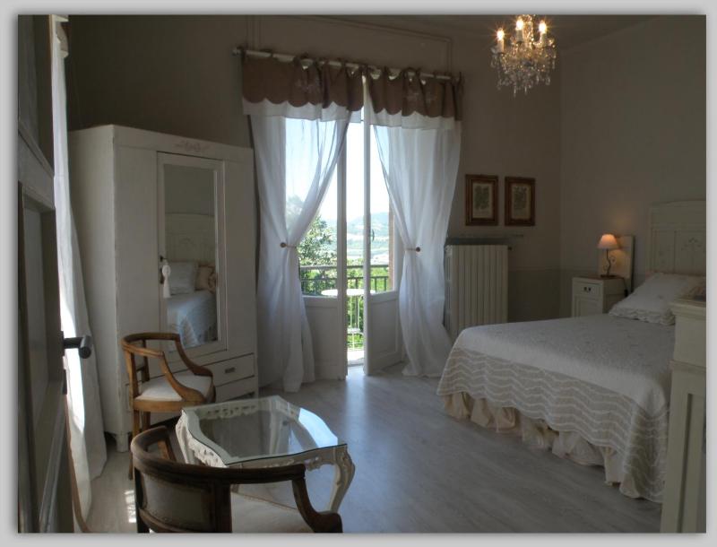 Deluxe Family Suite image 3