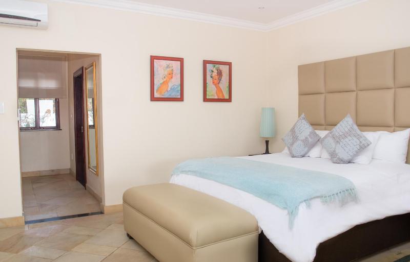 Inn and Out Plus Craighall - image 11