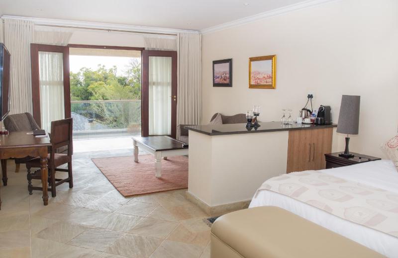 Inn and Out Plus Craighall - image 6