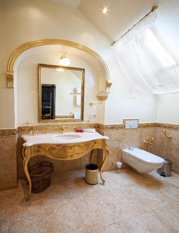 Suite with Balcony image 4
