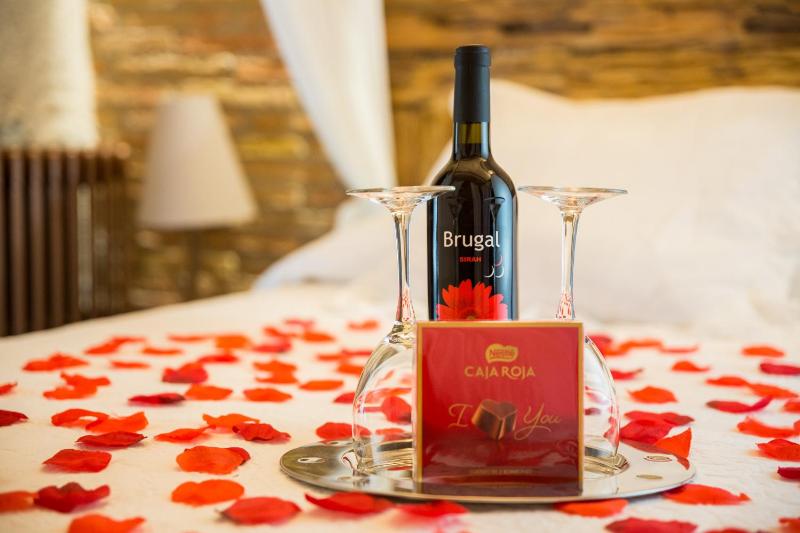 Romantic Offer image 3