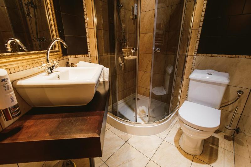 Quadruple Room with Shower image 4