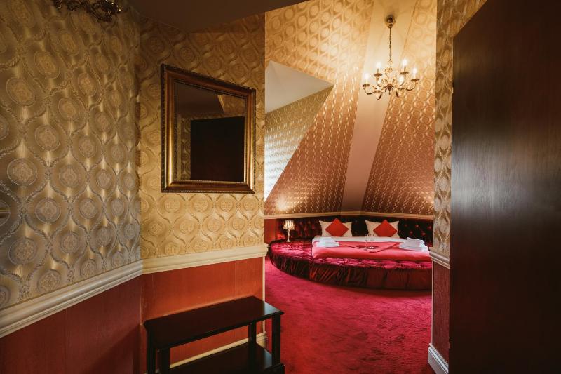 Quadruple Room with Shower image 2