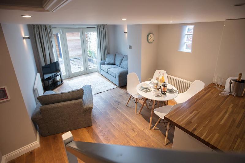 Two-Bedroom House image 4