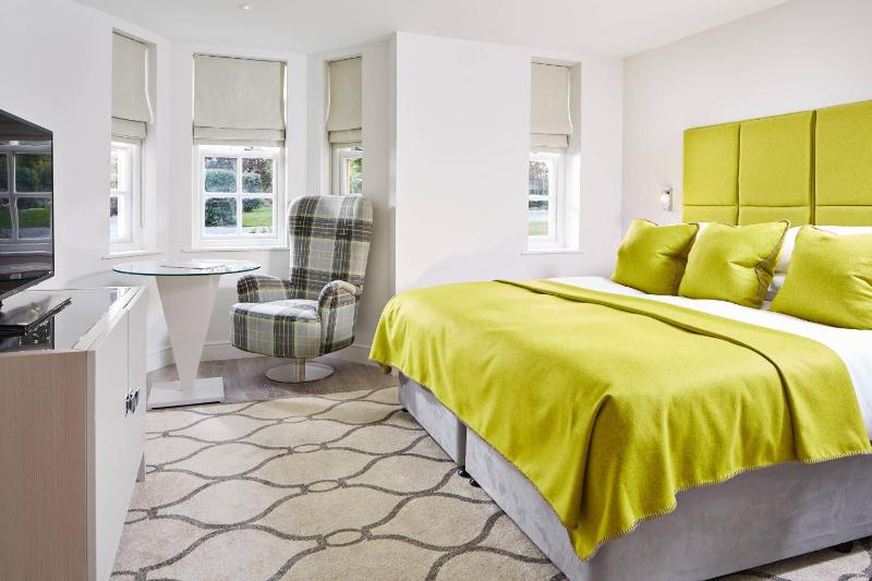 Comfy King Room image 4