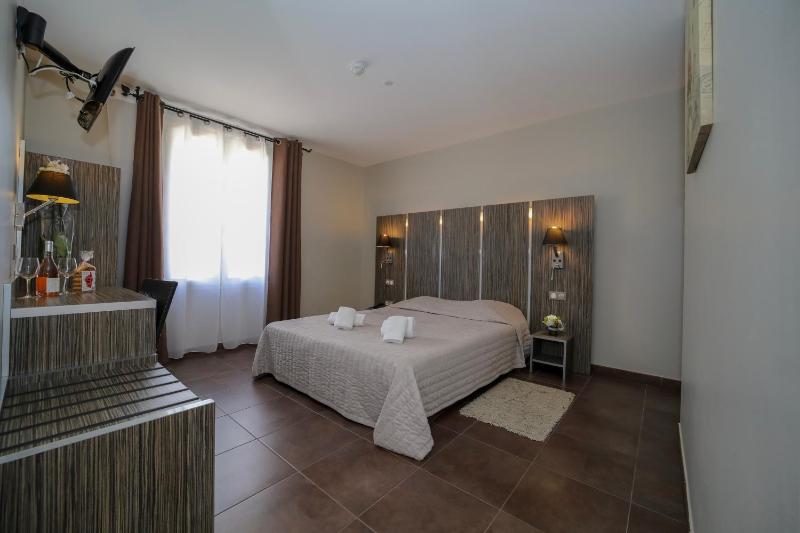 Economy Double Room with Sea View image 2