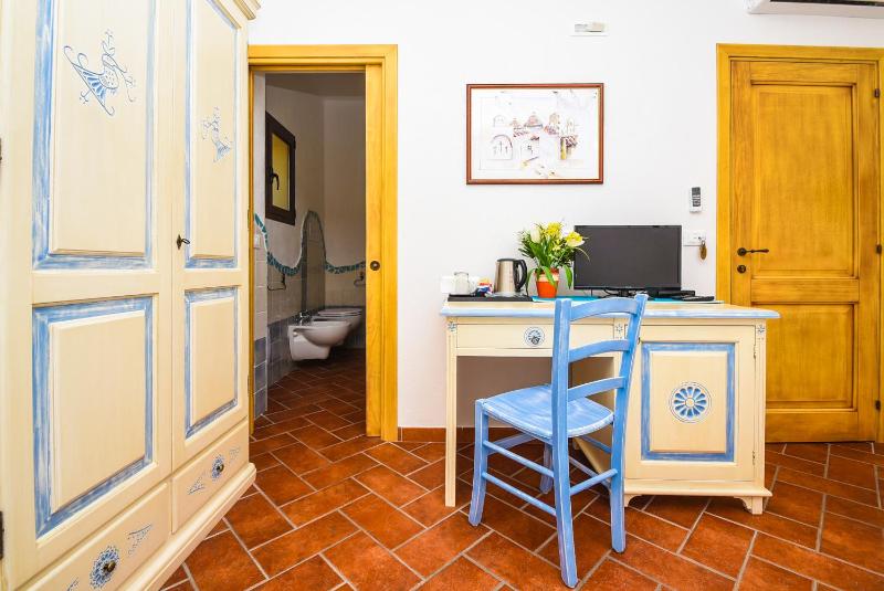 Deluxe Triple Room image 4