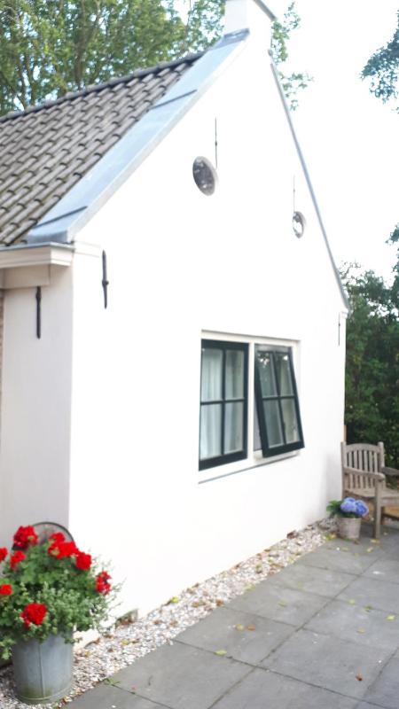 One-Bedroom House with Garden View image 1