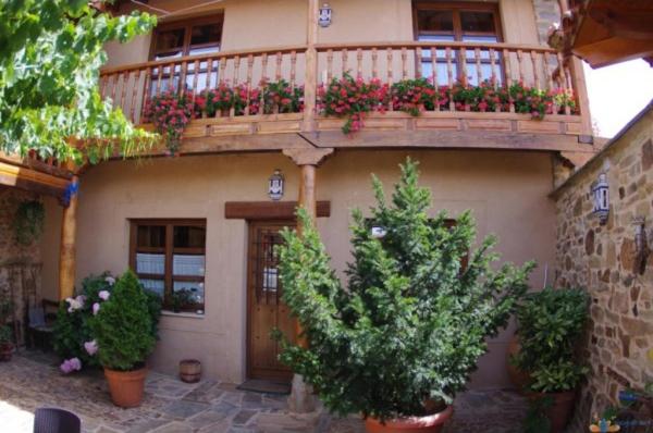 Double Room with Terrace image 3