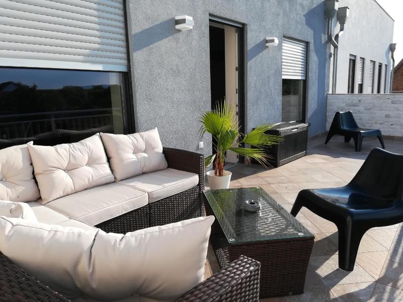 Studio with Mountain View image 3