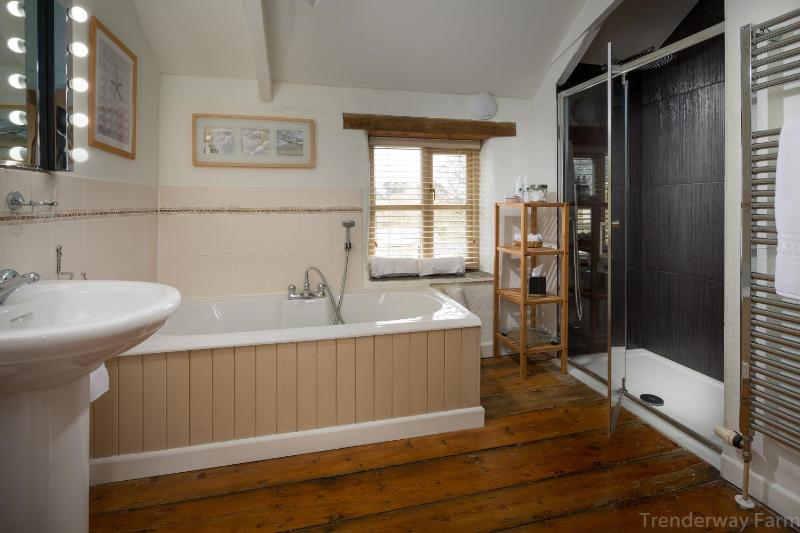 Superior Double Room image 4