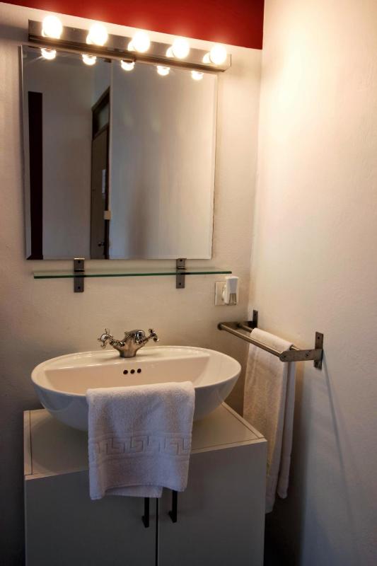 Double Room with Shared Bathroom image 2