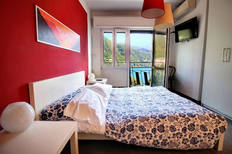 Double Room with Shared Bathroom image 3