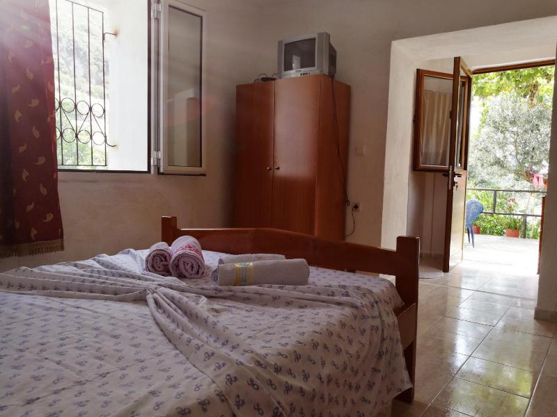 Basic Triple Room image 1