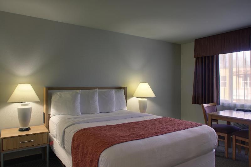 Queen Room image 2
