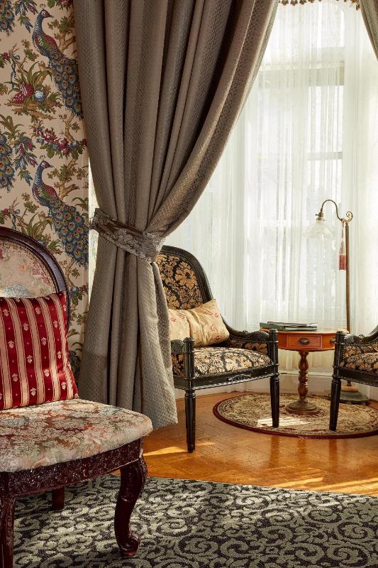 Superior Room with Two Queen Beds image 4