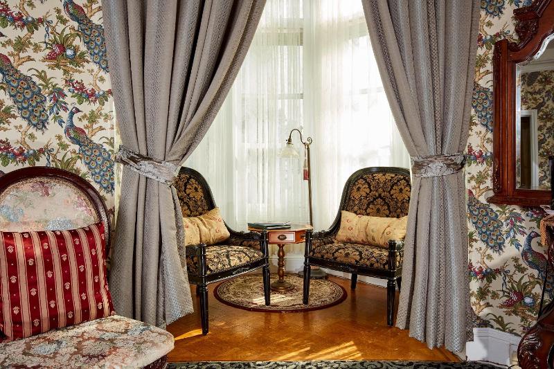 Superior Room with Two Queen Beds image 2