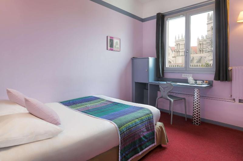 Classic Double Room image 1