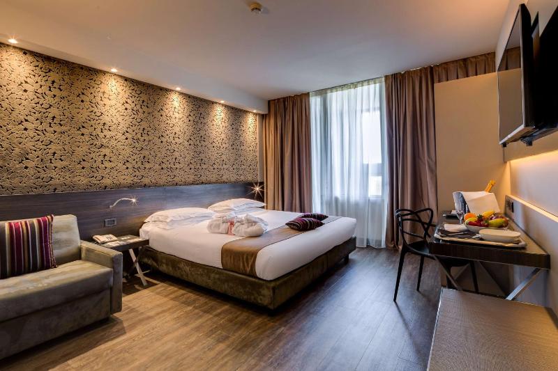 Executive King Room with Balcony image 1