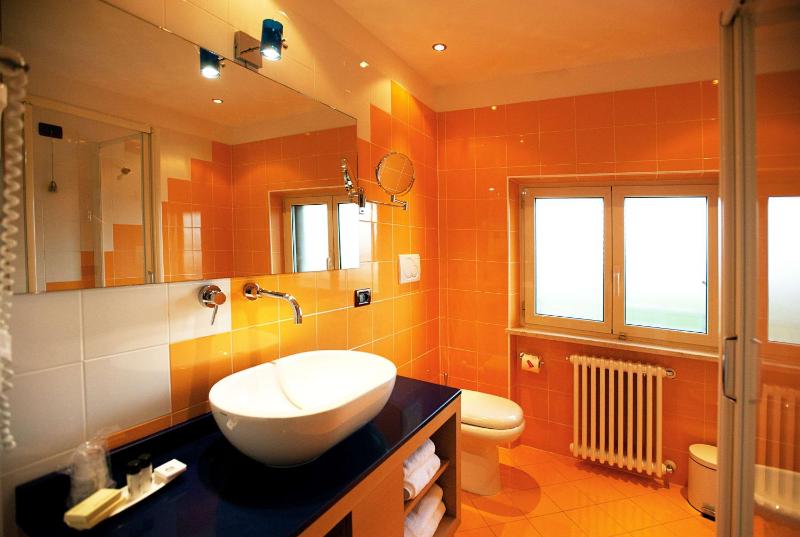 Classic Queen Room image 4