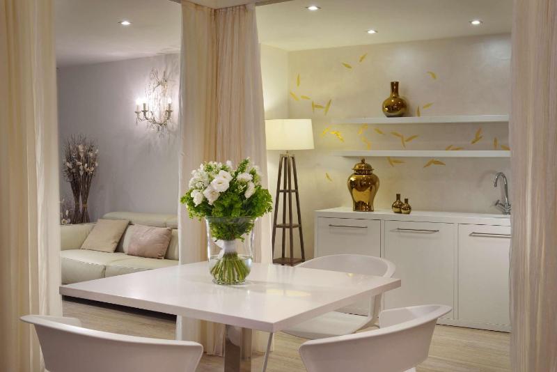 Queen Suite with Sofa Bed image 4