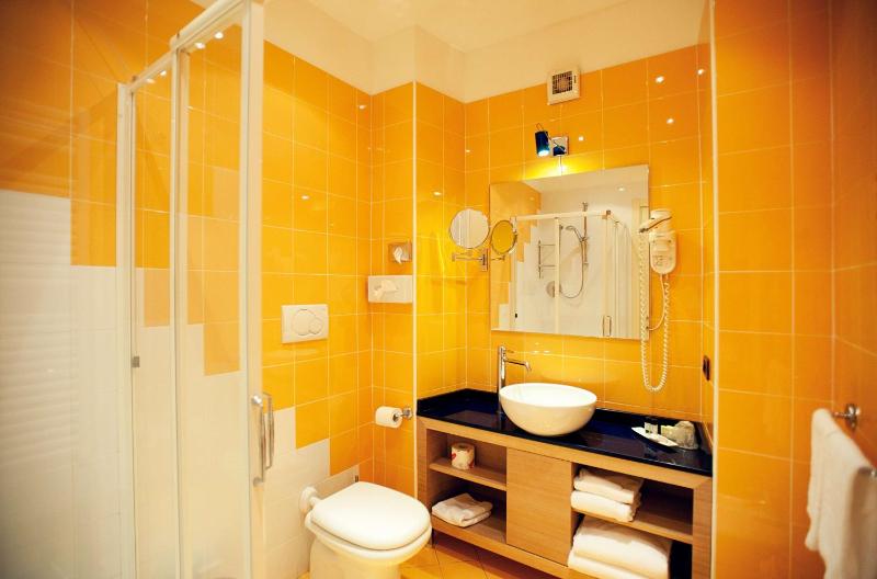 Classic Queen Room image 3
