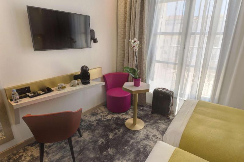 Prestige Twin Room image 1