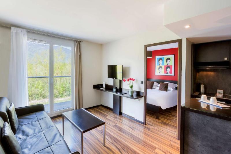 Superior Queen Room with Sofa Bed image 4