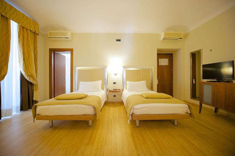 Best Western Crystal Palace Hotel - image 6