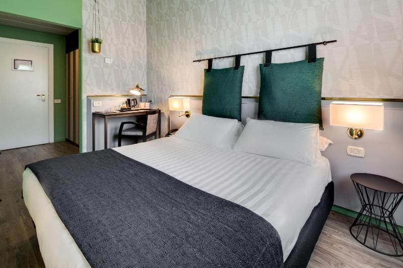 Classic Queen Room image 3