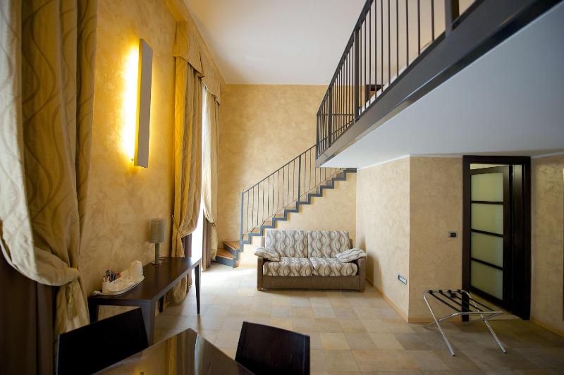 Best Western Crystal Palace Hotel - image 4
